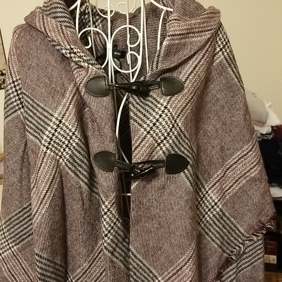 Cape - Picture 2 of 6